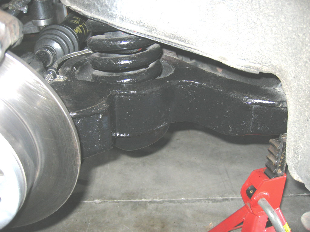 cut out on rear control arm. Double plate welded on top..JPG